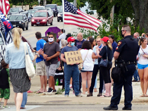 picture of kyle rittenhouse trial rally