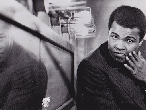 muhammad ali smirking 