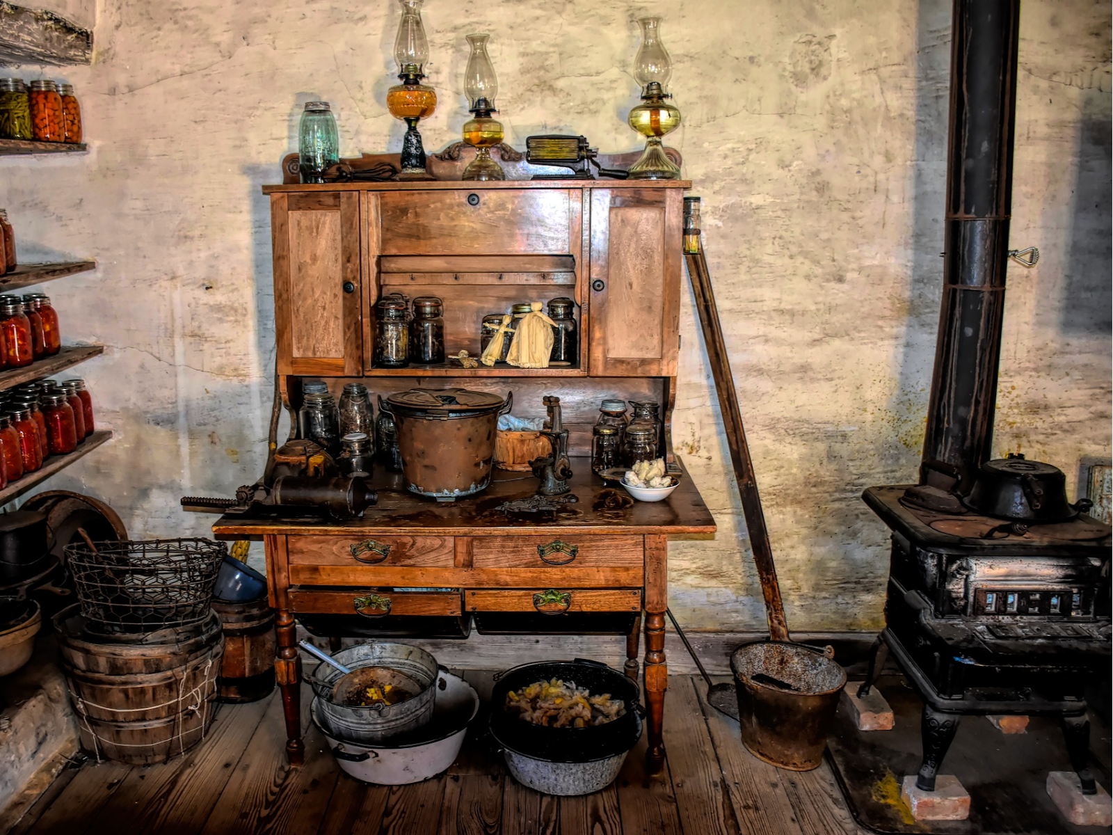 Pioneer kitchen