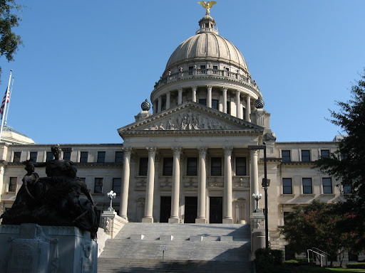 front entrance of the mississippi state capitol 