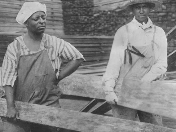 Women lumber workers