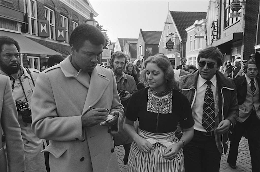 muhammad ali signing an autograph