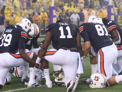 auburn tigers take a knee for a pre game prayer