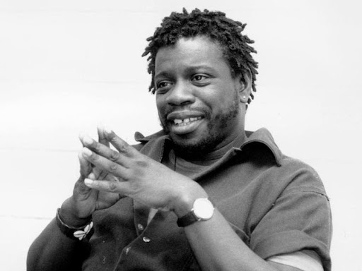 mutulu shakur smiling pressing his finger tips together