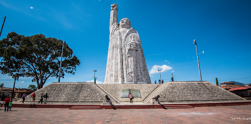 statue 