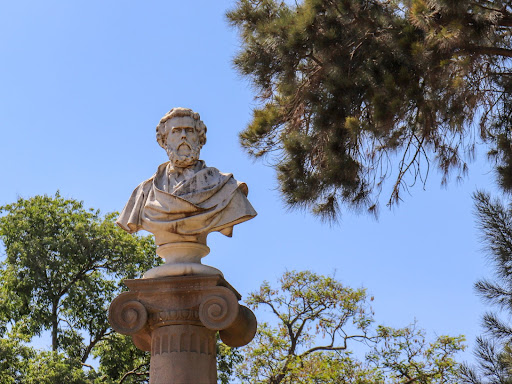statue busts