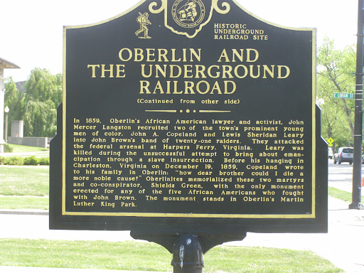 plaque that says oberlin and the underground railroad 