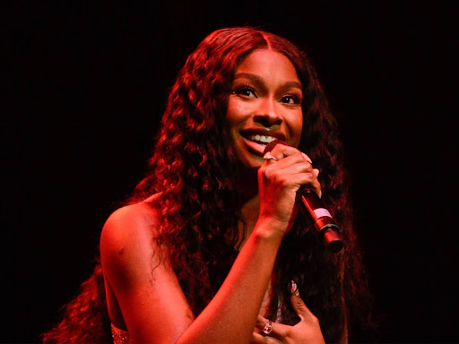 coco jones performing