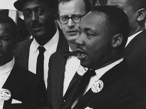 mlk jr giving a speech