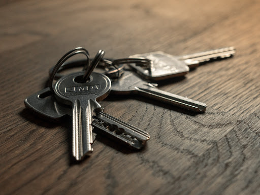 keys on a wooden table