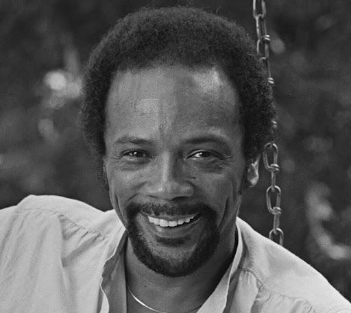 younger quincy jones smiling