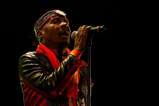 jimmy cliff singing into microphone