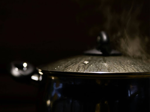 stainless steel cooking pot with lid