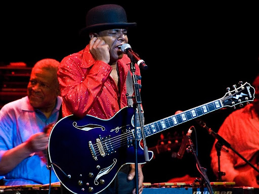 tito jackson performing