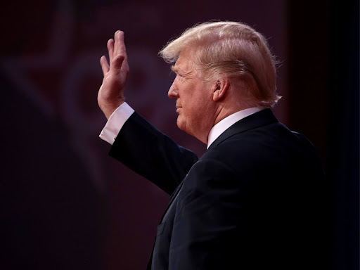 trump waving