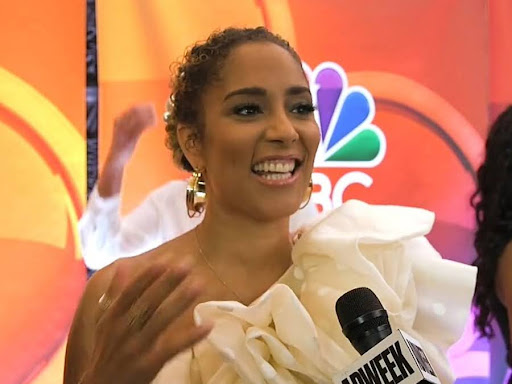 amanda seales smiling