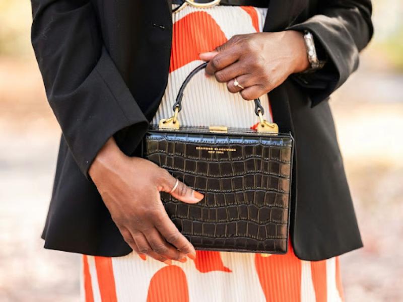Why Beyoncé Sitting Her Purse On The Floor Sent The Internet Into A ...