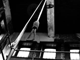 picture of a noose hanging from a wooden beam