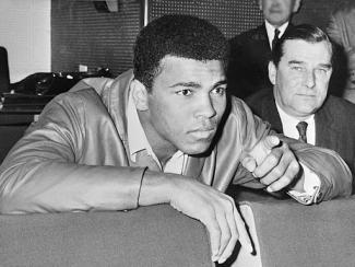muhammad ali pointing