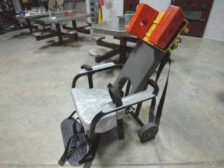 Restraint chair used for enternal feeding