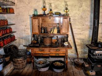 Pioneer settlers kitchen