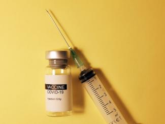 Covid-19 vaccine and syringe