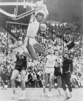 kareem doing a dunk