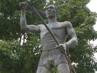statue of estatua yanga 