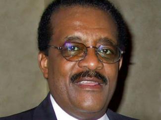 johnnie cochran smiling