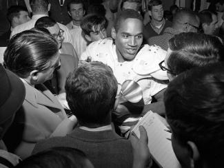 OJ simpson talking to reporters