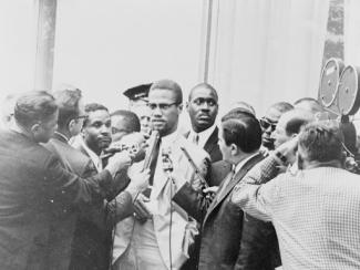 malcolm x surrounded by press 