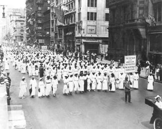 1917 silent parade en route