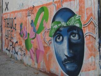 tupac graffiti