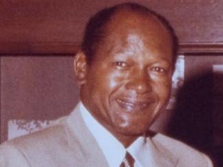photo of the late los angeles mayor tom bradley smiling